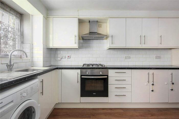 2 Bedroom Flat To Rent In Inwen Court, Grinstead Road, Deptford, London, SE8