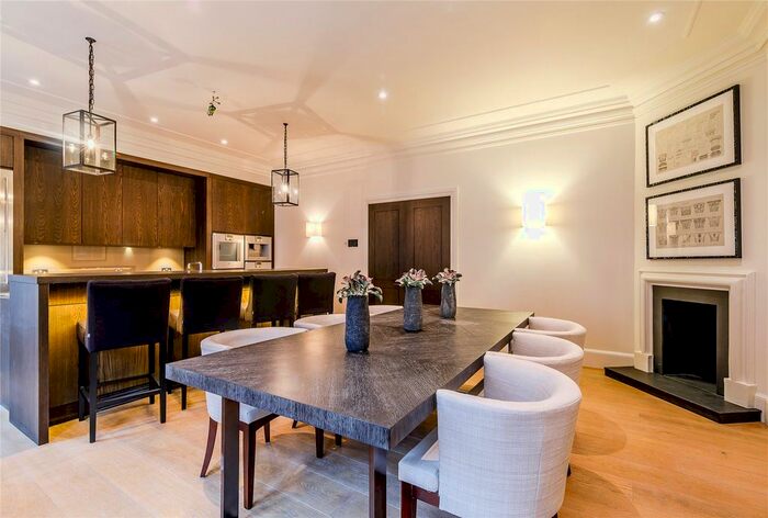 3 Bedroom Flat To Rent In Duke Street, Mayfair, London, W1K