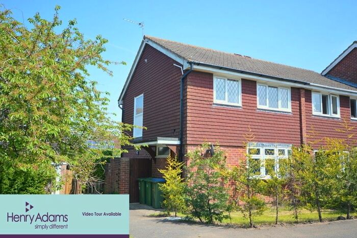 3 Bedroom End Of Terrace House To Rent In Wicks Road, Billingshurst, West Sussex, RH14
