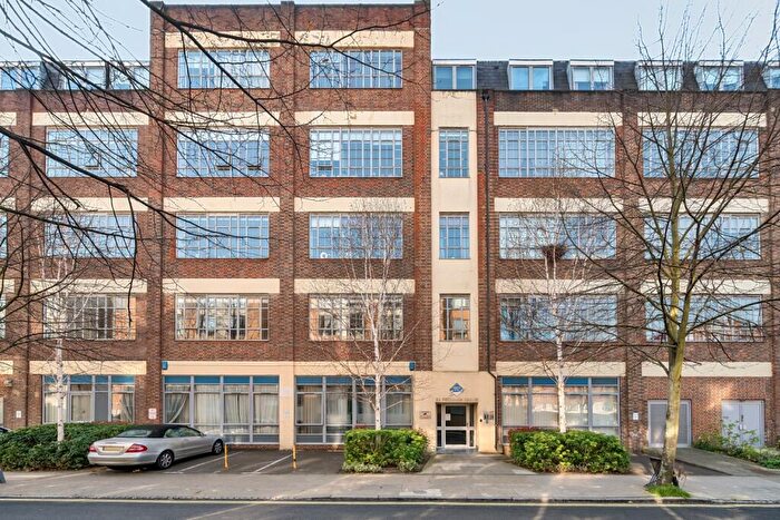 1 Bedroom Flat To Rent In Peckham Grove, SE15