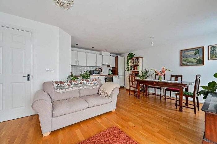 1 Bedroom Flat For Sale In Martyr Road, Guildford, GU1