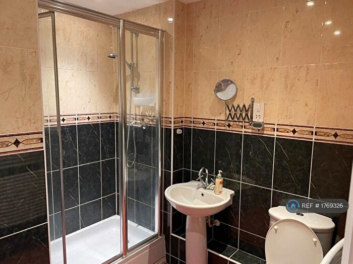 2 Bedroom Flat To Rent In Rosemont House, Dorridge, Solihull, B93