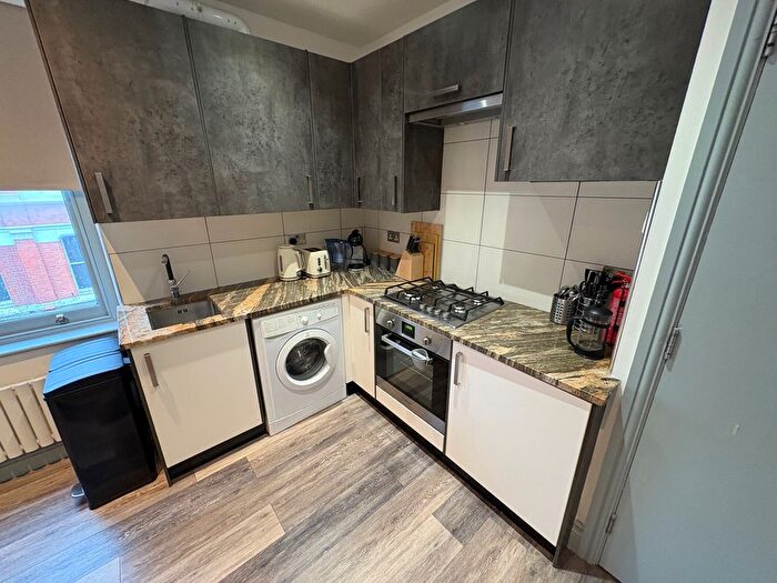 1 Bedroom Flat To Rent In Cambridge Heath Road, Hackney London, E2