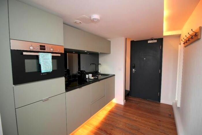 1 Bedroom Flat To Rent In Flat, Mcdonald Road, Edinburgh, EH7