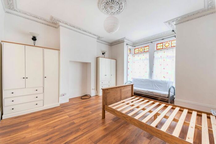 6 Bedroom Property To Rent In Caple Road, Harlesden, London, NW10