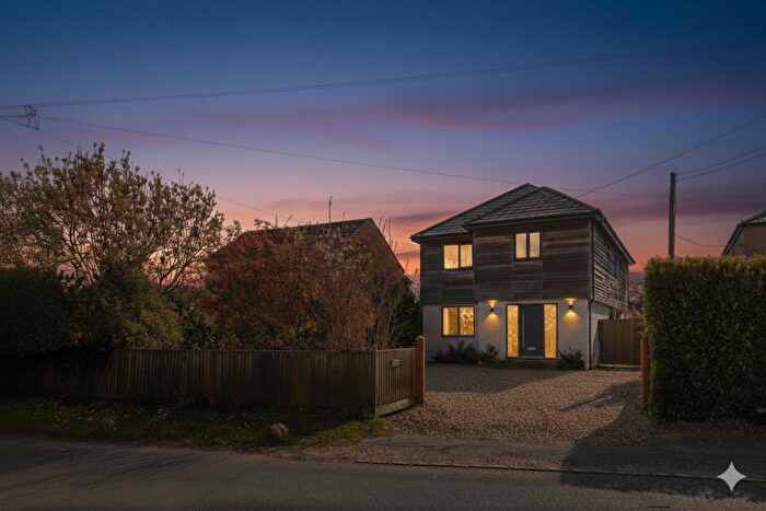 4 Bedroom Detached House For Sale In Magnolia Cottage, Gallowstree Common, RG4