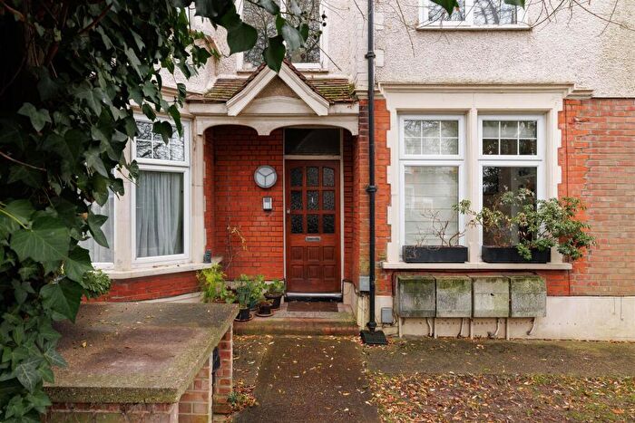 1 Bedroom Flat To Rent In Belgrave Road, Wanstead, E11