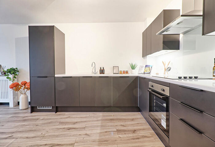 1 Bedroom Apartment For Sale In High Street, Wickford, Essex, SS12
