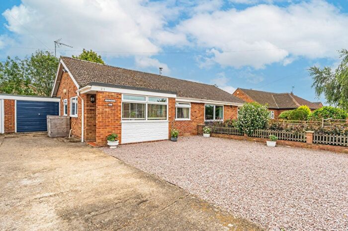 2 Bedroom Semi-detached Bungalow For Sale In Willow Close, Mattishall, NR20
