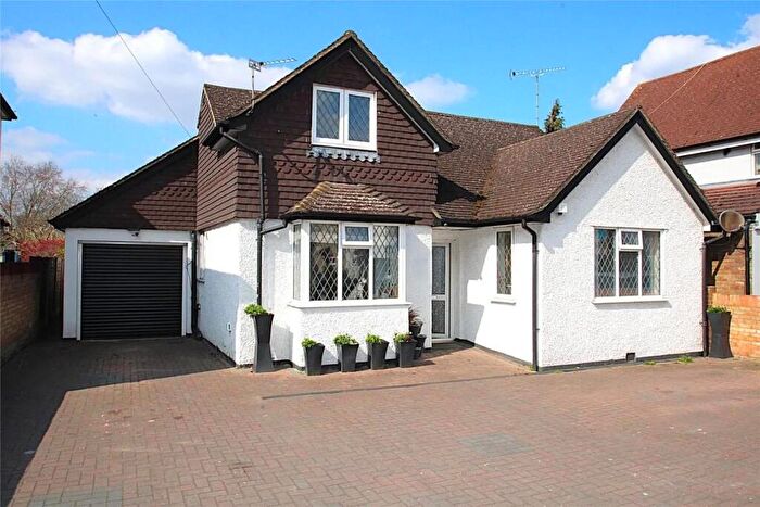 4 Bedroom Detached House For Sale In Molesey Road, Hersham, Walton-On-Thames, KT12