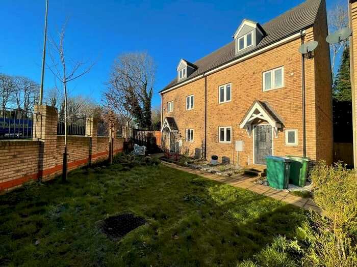 4 Bedroom Semi-Detached House To Rent In Frelford Close, Watford, WD25