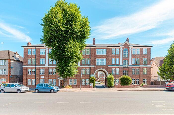 3 Bedroom Flat To Rent In Eagle Lodge, Golders Green, NW11