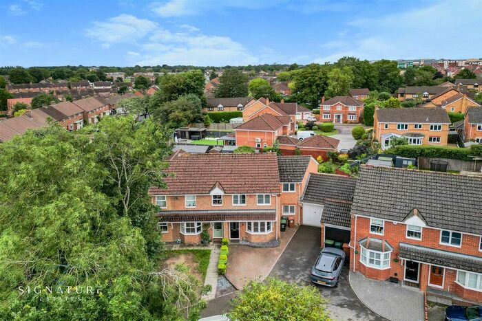 3 Bedroom Semi-Detached House To Rent In Edinburgh Drive, Abbots Langley, WD5