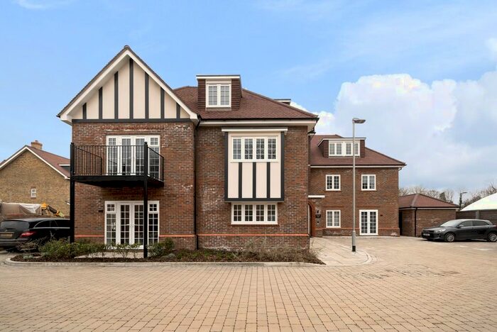 1 Bedroom Flat To Rent In Albright Gardens, Walton-On-Thames, KT12