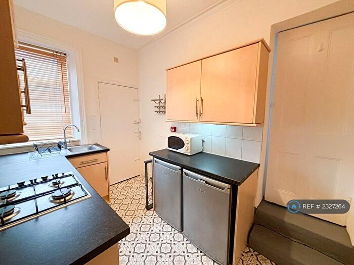 2 Bedroom Flat To Rent In Wingrove Road, Newcastle Upon Tyne, NE4