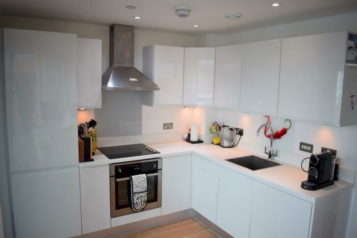 2 Bedroom Flat To Rent In The Hawkins Tower, Admirals Quay, SO14