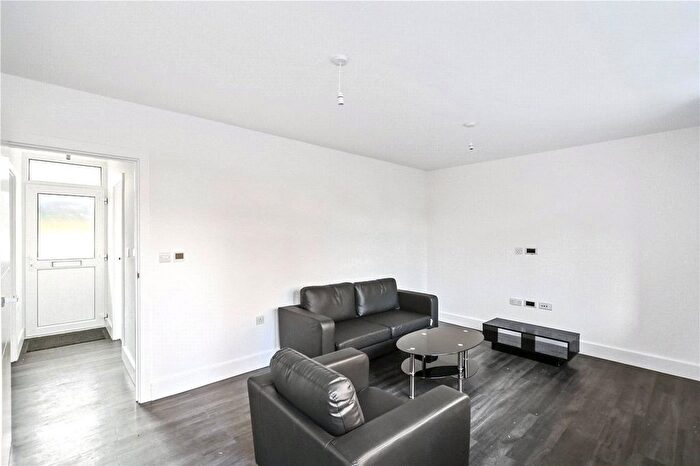 1 Bedroom Flat To Rent In Devonport Road, London, W12