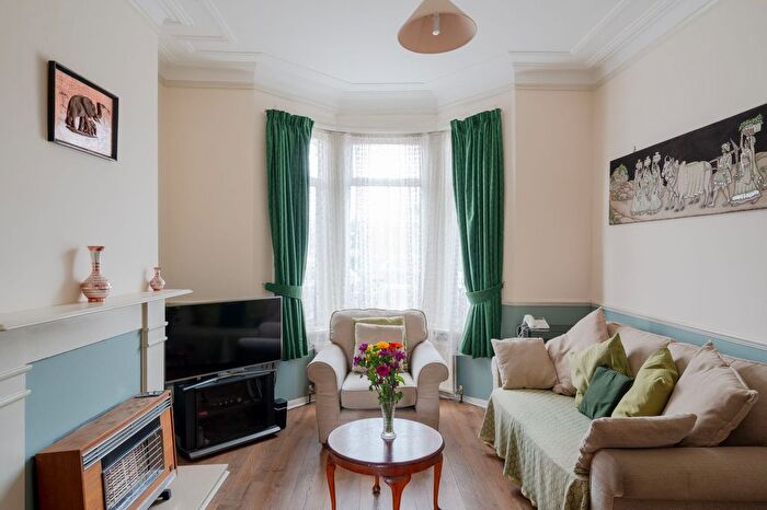 3 Bedroom Terraced House For Sale In Davies Lane, Leytonstone, London, E11