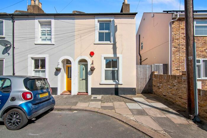 2 Bedroom End Of Terrace House To Rent In Primrose Avenue, Enfield, EN2