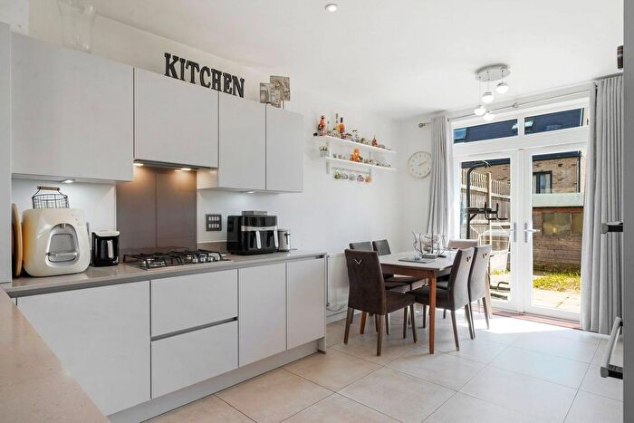 3 Bedroom Terraced House For Sale In Minotaur Drive, Barnet, EN5