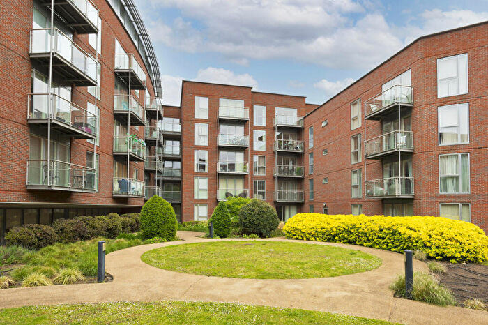 1 Bedroom Flat To Rent In The Heart, Walton-on-Thames, Surrey, KT12