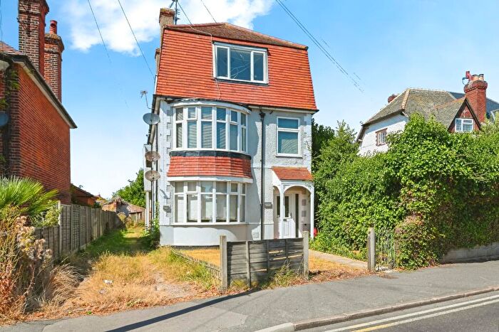 2 Bedroom Flat To Rent In Holland Road, CO15