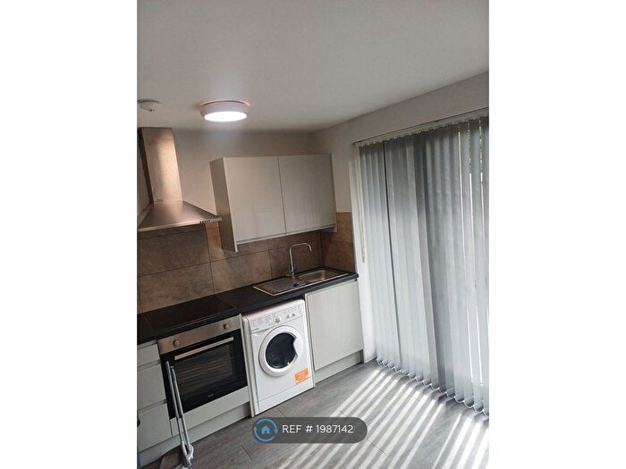 1 Bedroom Flat To Rent In West Wycombe Road, High Wycombe, HP11