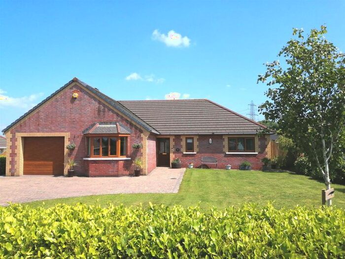 3 Bedroom Detached Bungalow For Sale In Fourth Lane, Pembroke, SA71