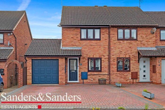2 Bedroom Semi-Detached House For Sale In Rufford Close, Alcester, B49