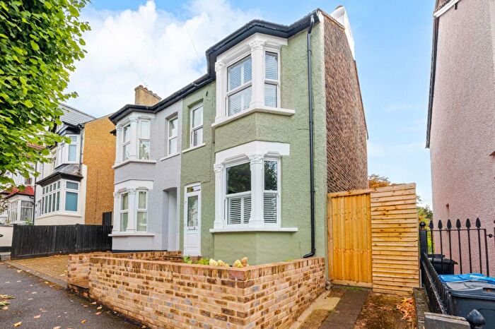 3 Bedroom Semi Detached House For Sale In Broomhall Road, South Croydon, CR2