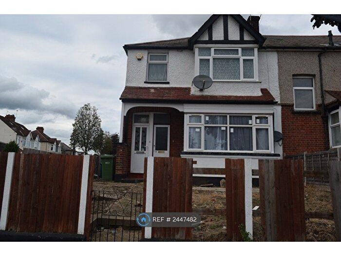 2 Bedroom Flat To Rent In Headstone Gardens, Harrow, HA2