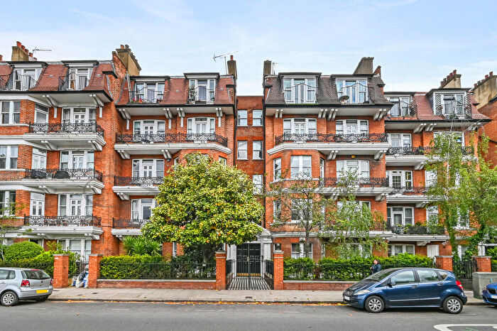 3 Bedroom Flat To Rent In Ashburnham Road, Chelsea, SW10