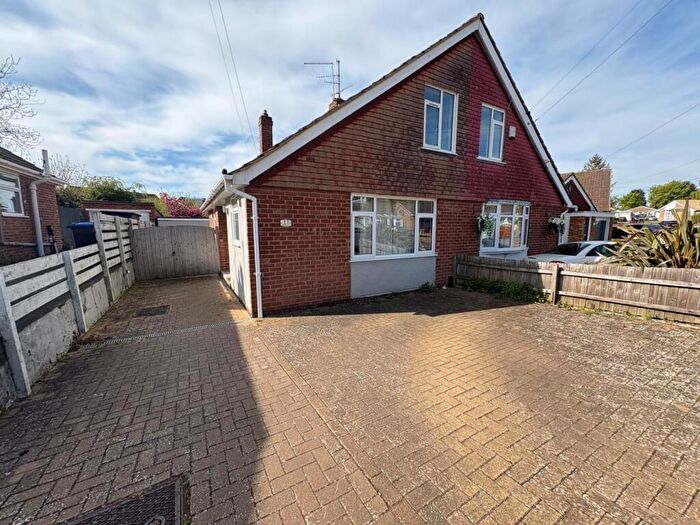 3 Bedroom Semi-Detached House For Sale In Woodcote Avenue, Parklands, Northampton, NN3