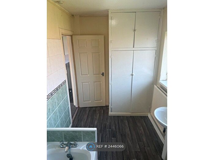 1 Bedroom Flat To Rent In Whitwell Close, Nottingham, NG8