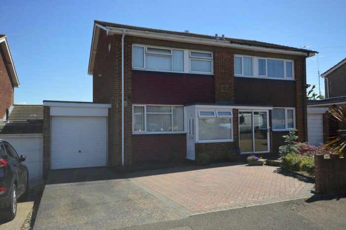 3 Bedroom Semi-Detached House To Rent In Vidgeon Avenue, Hoo, Rochester, Kent, ME3