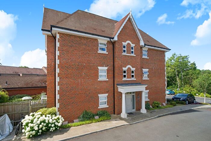 2 Bedroom Flat For Sale In Guildford, Surrey, GU1