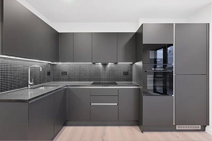 2 Bedroom Flat To Rent In Middle Road, London, W7