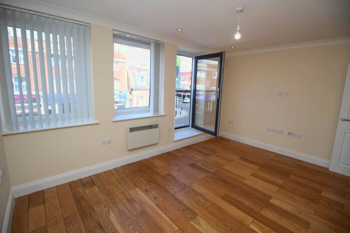 1 Bedroom Flat To Rent In High Street, Slough, SL1