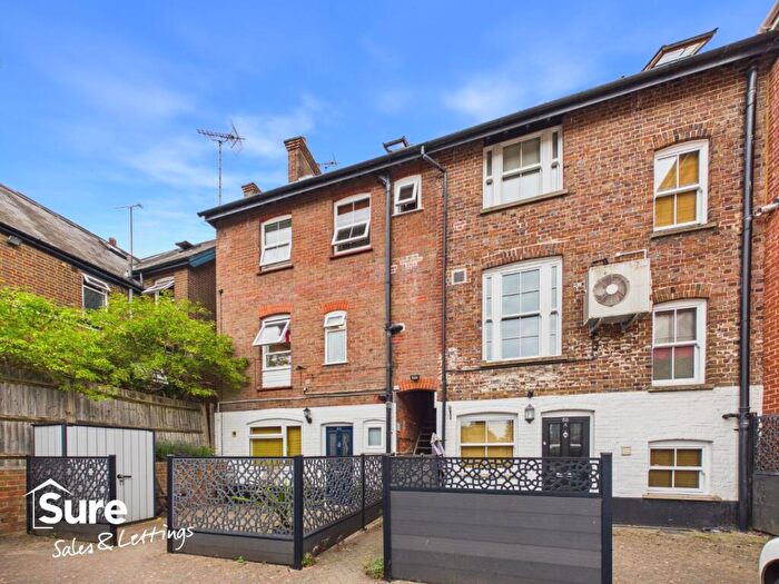 1 Bedroom Flat To Rent In Western Road, Tring, Hertfordshire, HP23