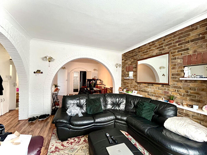 1 Bedroom Flat To Rent In Mayfair Gardens, N17