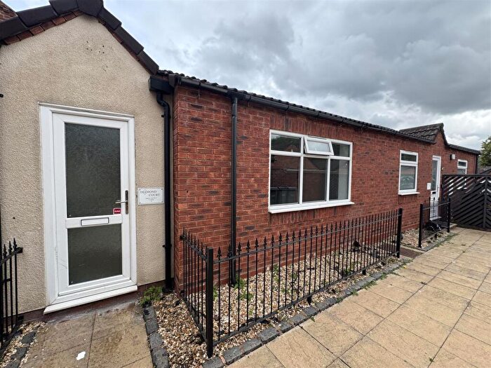 1 Bedroom Apartment To Rent In Spinners End Drive, Cradley Heath, West Midlands, B64