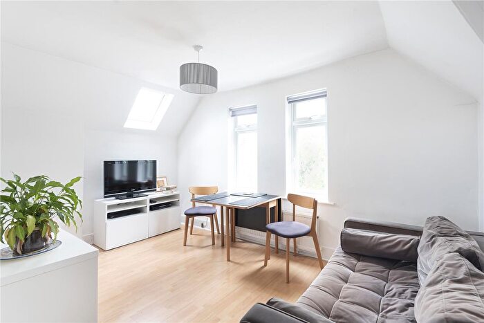2 Bedroom Flat To Rent In St. Margarets Road, St Margarets, Twickenham, TW1