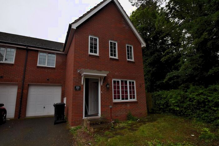 3 Bedroom Semi-Detached House To Rent In Atkinson Close, Norwich, NR5