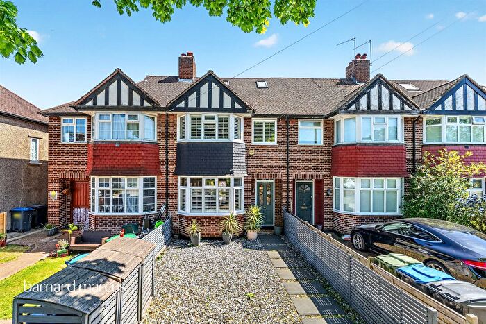 4 Bedroom Terraced House For Sale In Kingshill Avenue, Worcester Park, KT4