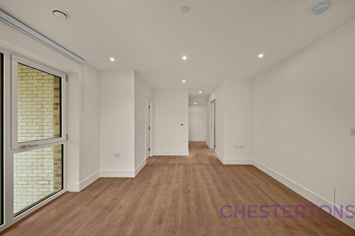 2 Bedroom Flat To Rent In Bow Common Lane, Mile End East, E3