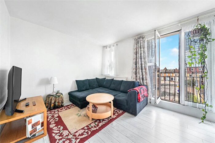 3 Bedroom Flat For Sale In Cornwall Road, South Tottenham, London, N15