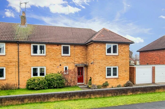 4 Bedroom Semi-Detached House To Rent In Kirkstone Road, Harrogate, HG1