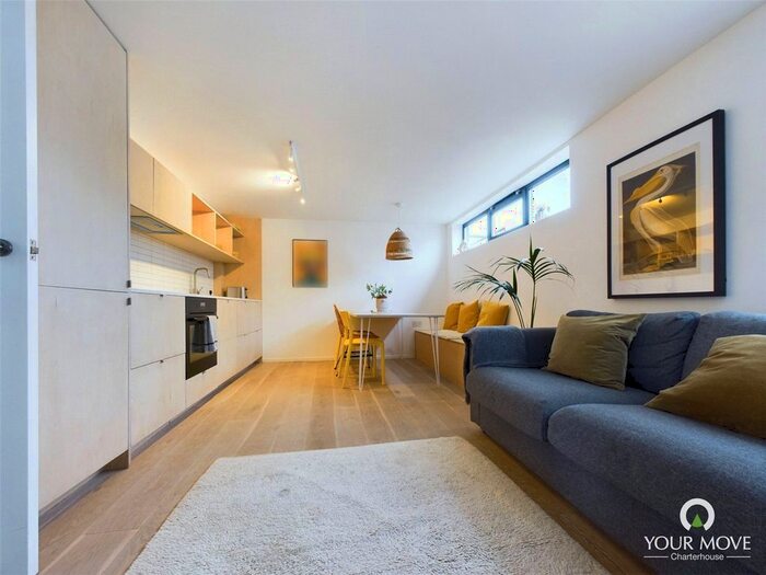 2 Bedroom Flat To Rent In King Street, Margate, Kent, CT9