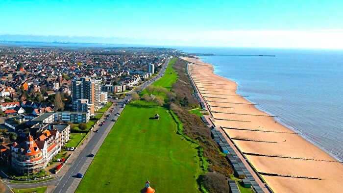 3 Bedroom Flat For Sale In The Esplanade, Frinton-On-Sea, CO13