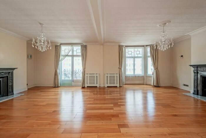 2 Bedroom Flat To Rent In Chiltern Street, London, W1U